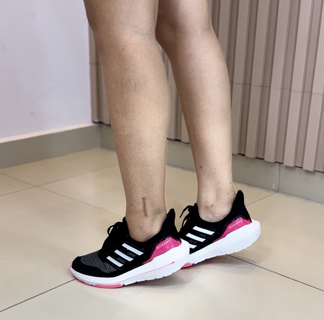 Tênis Adidas preto