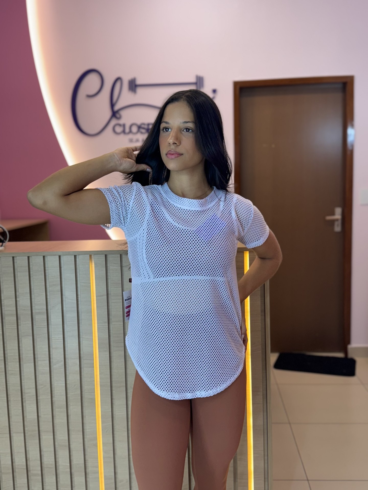 Baby look tela amendoada